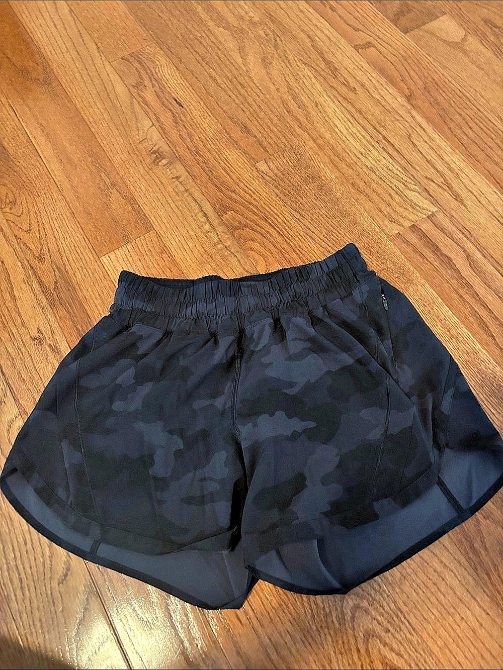 Lululemon Tracker Short V *4" Camo Athletic Shorts Black